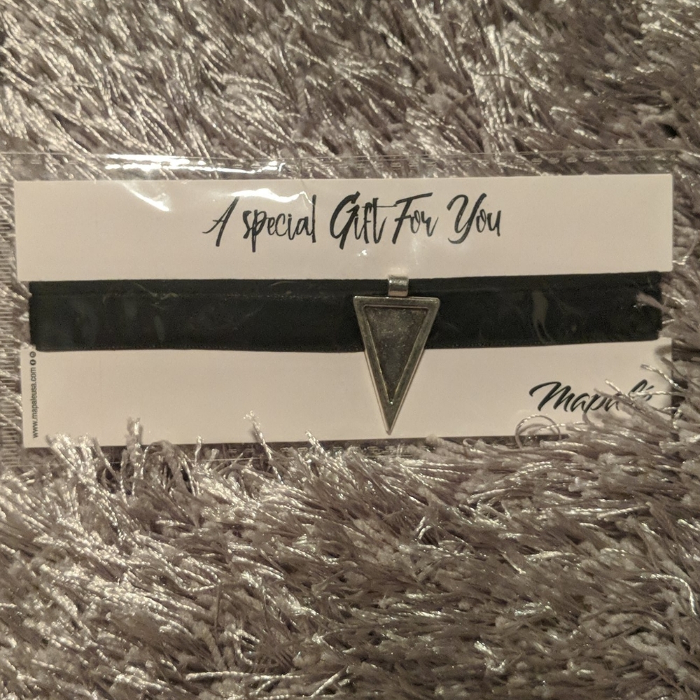 Leatherette Cord w/ Triangle Charm & Velvet Choker